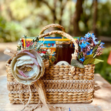 Load image into Gallery viewer, Holi Basket with Phool Gulaal Gift Box
